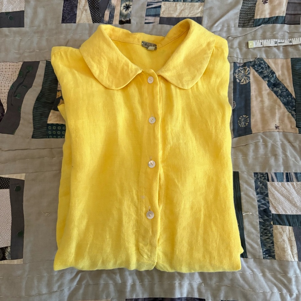 Bright yellow 100% top with charming collar